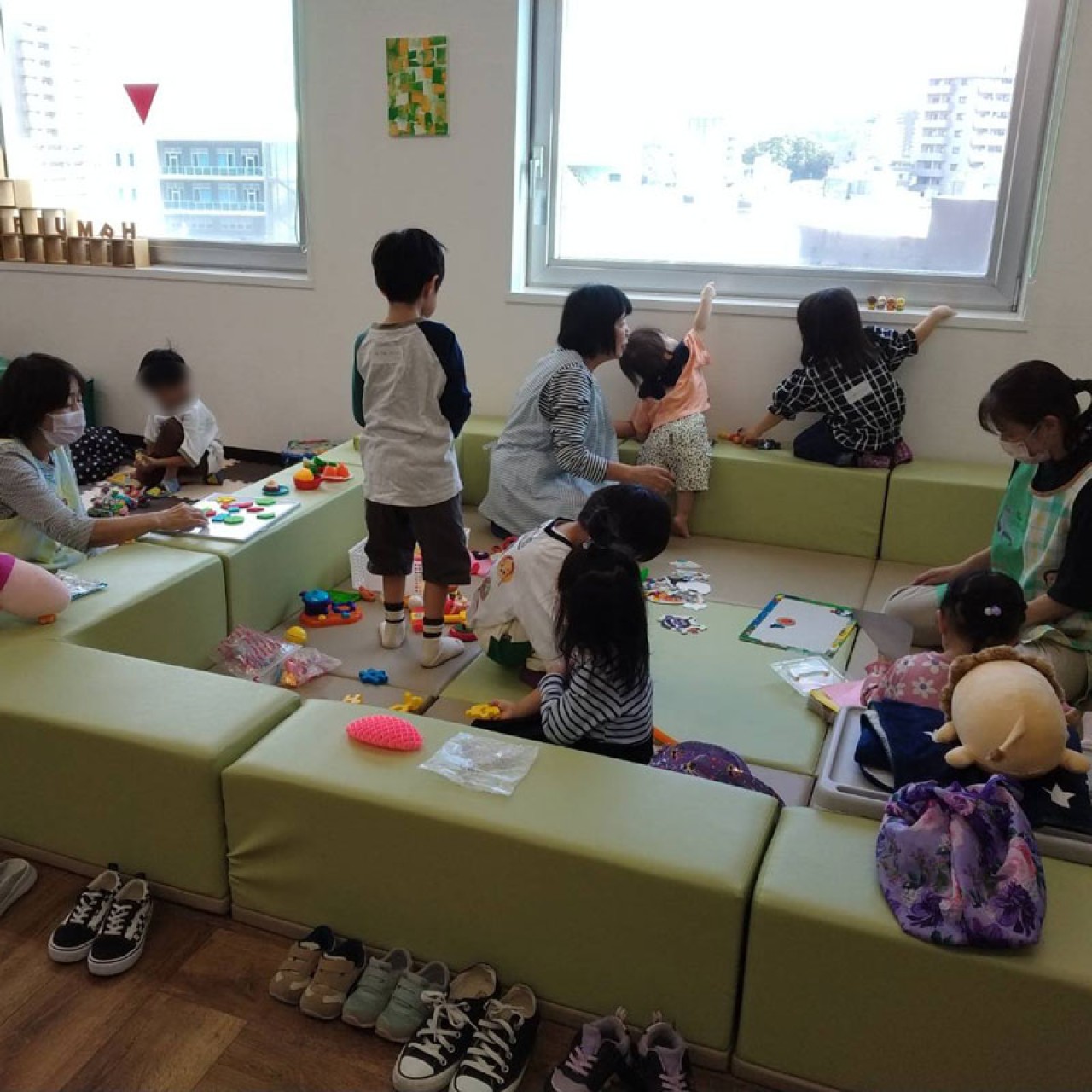 社員研修中も安心！T社様「春・秋の社員研修会」にて託児サービスを実施しました